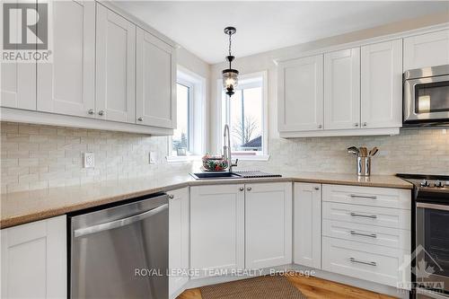 237 Kennedy Road, Greater Madawaska, ON - Indoor Photo Showing Kitchen With Upgraded Kitchen