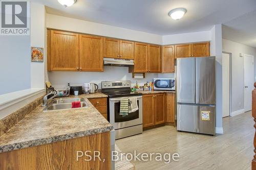 717 Paris Boulevard, Waterloo, ON - Indoor Photo Showing Kitchen With Double Sink