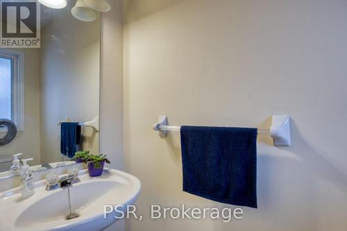 717 Paris Boulevard, Waterloo, ON - Indoor Photo Showing Bathroom