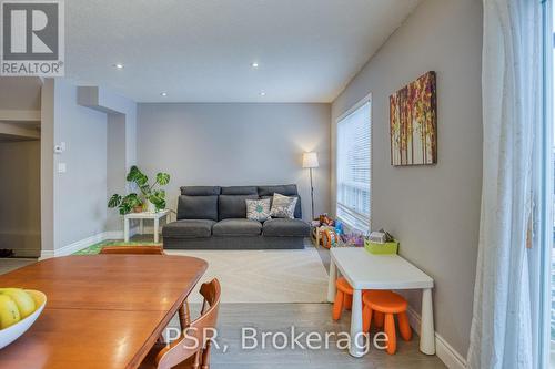 717 Paris Boulevard, Waterloo, ON - Indoor Photo Showing Living Room