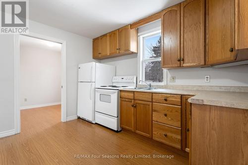 196 Erie Street W, Collingwood, ON - Indoor Photo Showing Kitchen With Double Sink