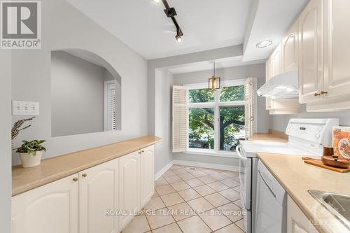 393 Mackay Street, Ottawa, ON - Indoor Photo Showing Kitchen