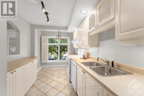 393 Mackay Street, Ottawa, ON - Indoor Photo Showing Kitchen With Double Sink