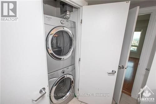 2204 - 234 Rideau Street, Ottawa, ON - Indoor Photo Showing Laundry Room