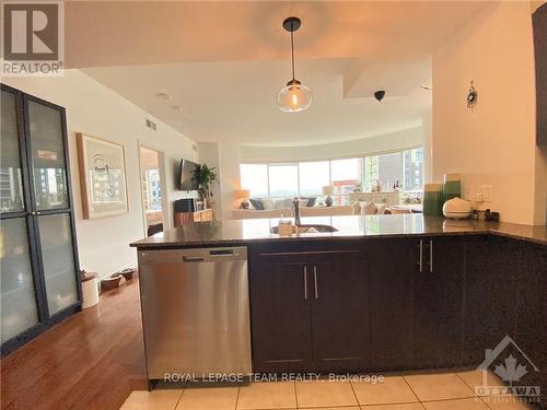 2204 - 234 Rideau Street, Ottawa, ON - Indoor Photo Showing Kitchen