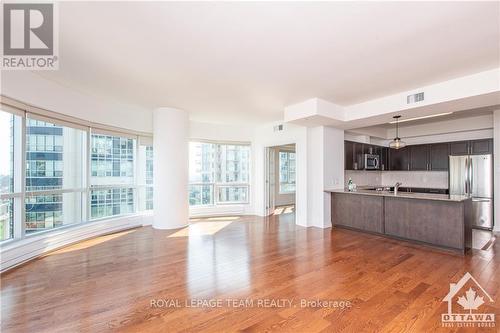 2204 - 234 Rideau Street, Ottawa, ON - Indoor Photo Showing Kitchen