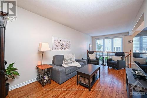 111 Talltree Crescent, Ottawa, ON - Indoor Photo Showing Living Room