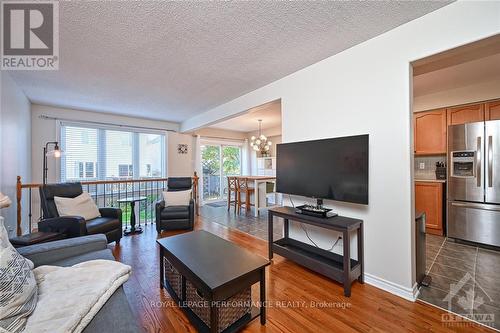 111 Talltree Crescent, Ottawa, ON - Indoor Photo Showing Living Room