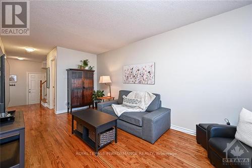 111 Talltree Crescent, Ottawa, ON - Indoor Photo Showing Living Room