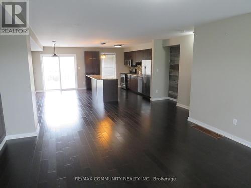 4 - 91 Coughlin Road, Barrie, ON - Indoor Photo Showing Living Room