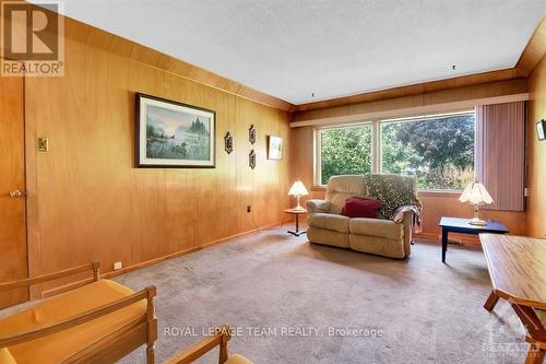 157 Anna Avenue, Ottawa, ON - Indoor Photo Showing Living Room