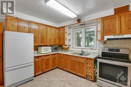 157 Anna Avenue, Ottawa, ON - Indoor Photo Showing Kitchen With Double Sink