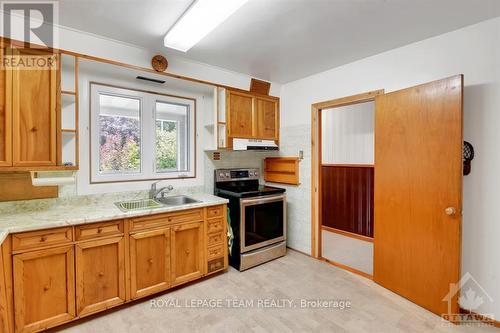 157 Anna Avenue, Ottawa, ON - Indoor Photo Showing Kitchen With Double Sink