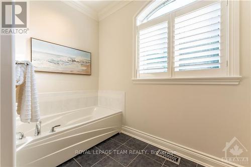 5422 Wadell Court, Ottawa, ON - Indoor Photo Showing Bathroom