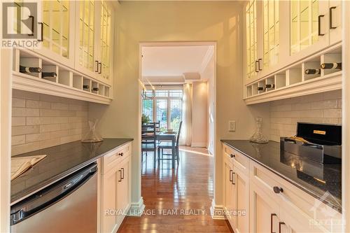 5422 Wadell Court, Ottawa, ON - Indoor Photo Showing Kitchen