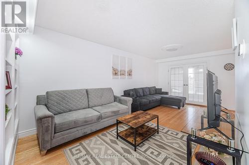 4062 Dunmow Crescent, Mississauga, ON - Indoor Photo Showing Living Room