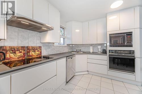 4062 Dunmow Crescent, Mississauga, ON - Indoor Photo Showing Kitchen