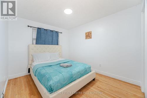 4062 Dunmow Crescent, Mississauga, ON - Indoor Photo Showing Bedroom