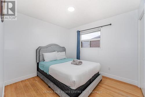 4062 Dunmow Crescent, Mississauga, ON - Indoor Photo Showing Bedroom