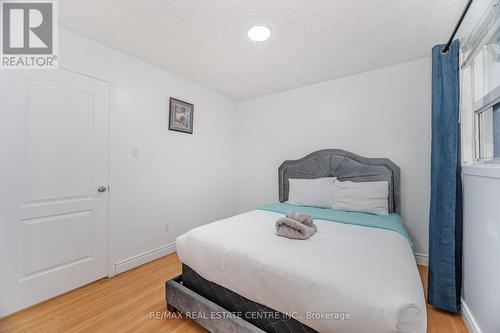 4062 Dunmow Crescent, Mississauga, ON - Indoor Photo Showing Bedroom