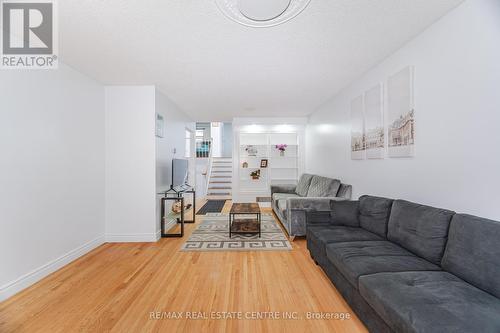 4062 Dunmow Crescent, Mississauga, ON - Indoor Photo Showing Living Room