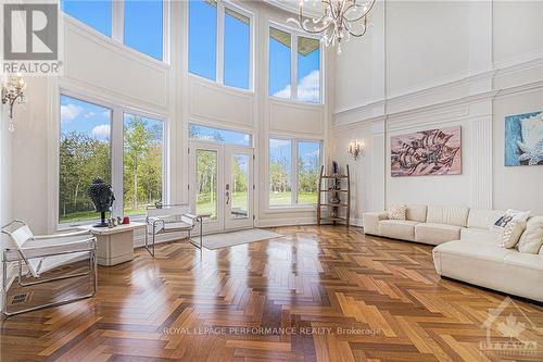 1413 Blackhorse Court, Ottawa, ON - Indoor Photo Showing Living Room