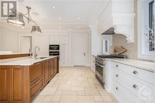 1413 Blackhorse Court, Ottawa, ON - Indoor Photo Showing Kitchen With Double Sink With Upgraded Kitchen