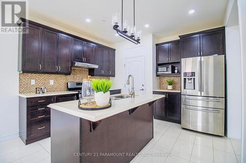 40 Jemima Road S, Brampton, ON - Indoor Photo Showing Kitchen With Upgraded Kitchen