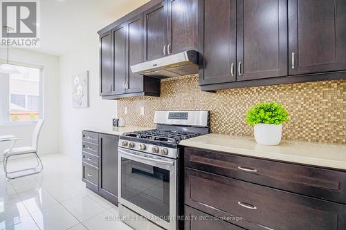 40 Jemima Road S, Brampton, ON - Indoor Photo Showing Kitchen With Upgraded Kitchen