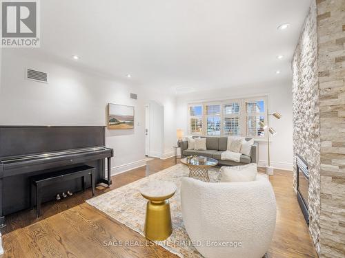 43 Lankin Boulevard, Toronto, ON - Indoor Photo Showing Living Room