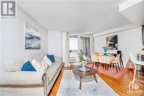 2109 - 900 Dynes Road, Ottawa, ON - Indoor Photo Showing Living Room