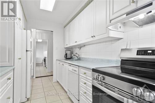 502 - 1025 Richmond Road, Ottawa, ON - Indoor Photo Showing Kitchen