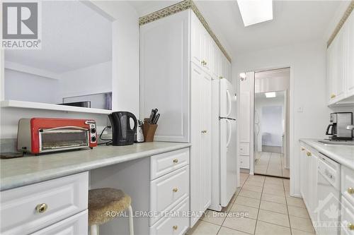 502 - 1025 Richmond Road, Ottawa, ON - Indoor Photo Showing Kitchen