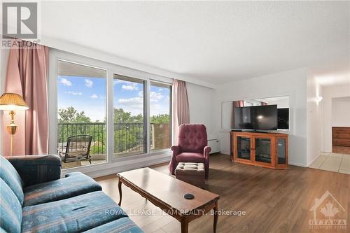 502 - 1025 Richmond Road, Ottawa, ON - Indoor Photo Showing Living Room