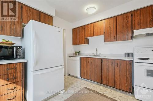 42 Compata Way, Ottawa, ON - Indoor Photo Showing Kitchen