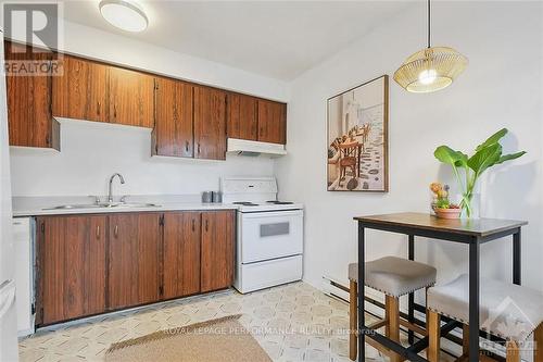 42 Compata Way, Ottawa, ON - Indoor Photo Showing Kitchen