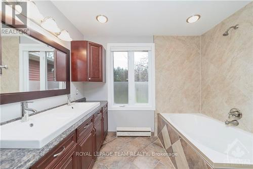 1080 Perth Road, Beckwith, ON - Indoor Photo Showing Bathroom