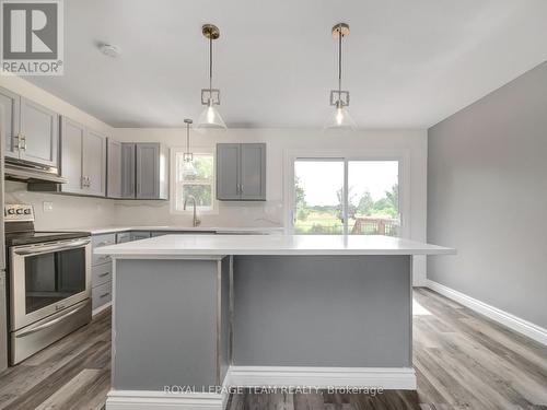 5702 First Line Road, Ottawa, ON - Indoor Photo Showing Kitchen