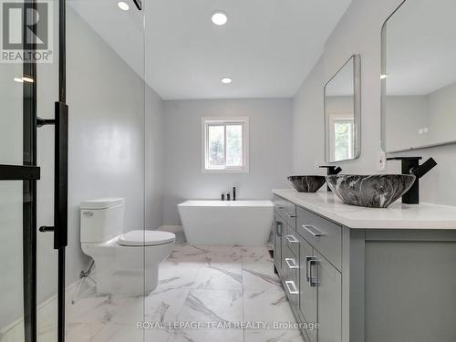 5702 First Line Road, Ottawa, ON - Indoor Photo Showing Bathroom