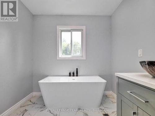 5702 First Line Road, Ottawa, ON - Indoor Photo Showing Bathroom