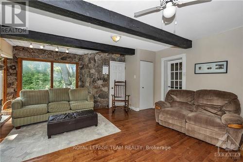 1134 O'Grady Street, Ottawa, ON - Indoor Photo Showing Living Room