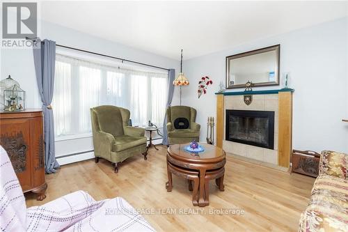 2689 Derby Street, Ottawa, ON - Indoor Photo Showing Living Room With Fireplace