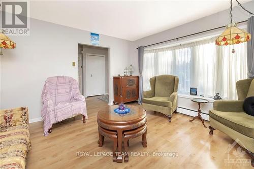 2689 Derby Street, Ottawa, ON - Indoor Photo Showing Living Room