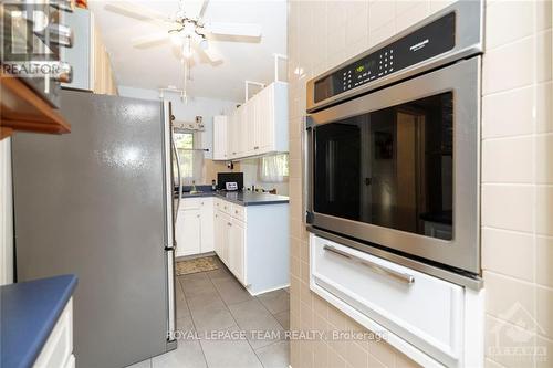 2689 Derby Street, Ottawa, ON - Indoor Photo Showing Kitchen