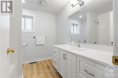 90 Mcdermot Court, Ottawa, ON - Indoor Photo Showing Bathroom