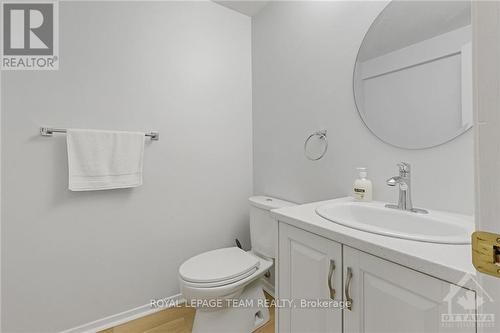 90 Mcdermot Court, Ottawa, ON - Indoor Photo Showing Bathroom