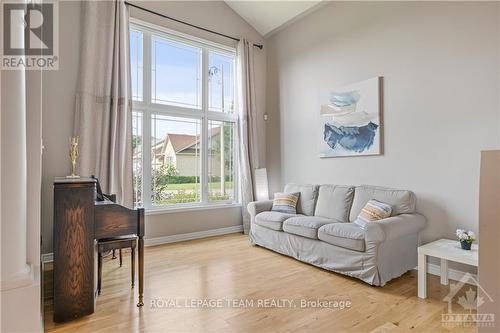 212 Willow Creek Circle, Ottawa, ON - Indoor Photo Showing Living Room