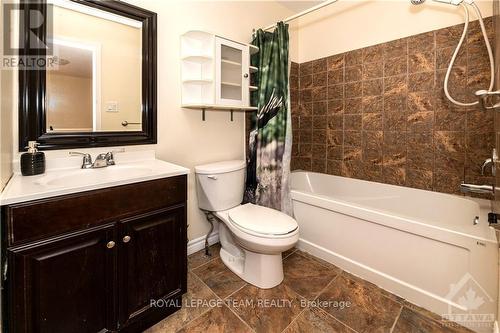 57 Hadley Circle, Ottawa, ON - Indoor Photo Showing Bathroom