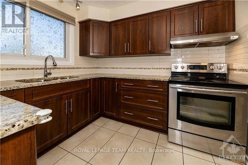 57 Hadley Circle, Ottawa, ON - Indoor Photo Showing Kitchen With Double Sink