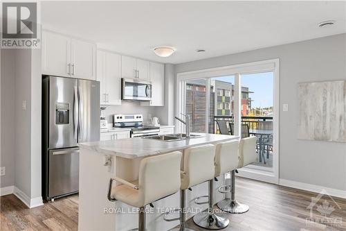 B - 446 Via Verona Avenue, Ottawa, ON - Indoor Photo Showing Kitchen With Stainless Steel Kitchen